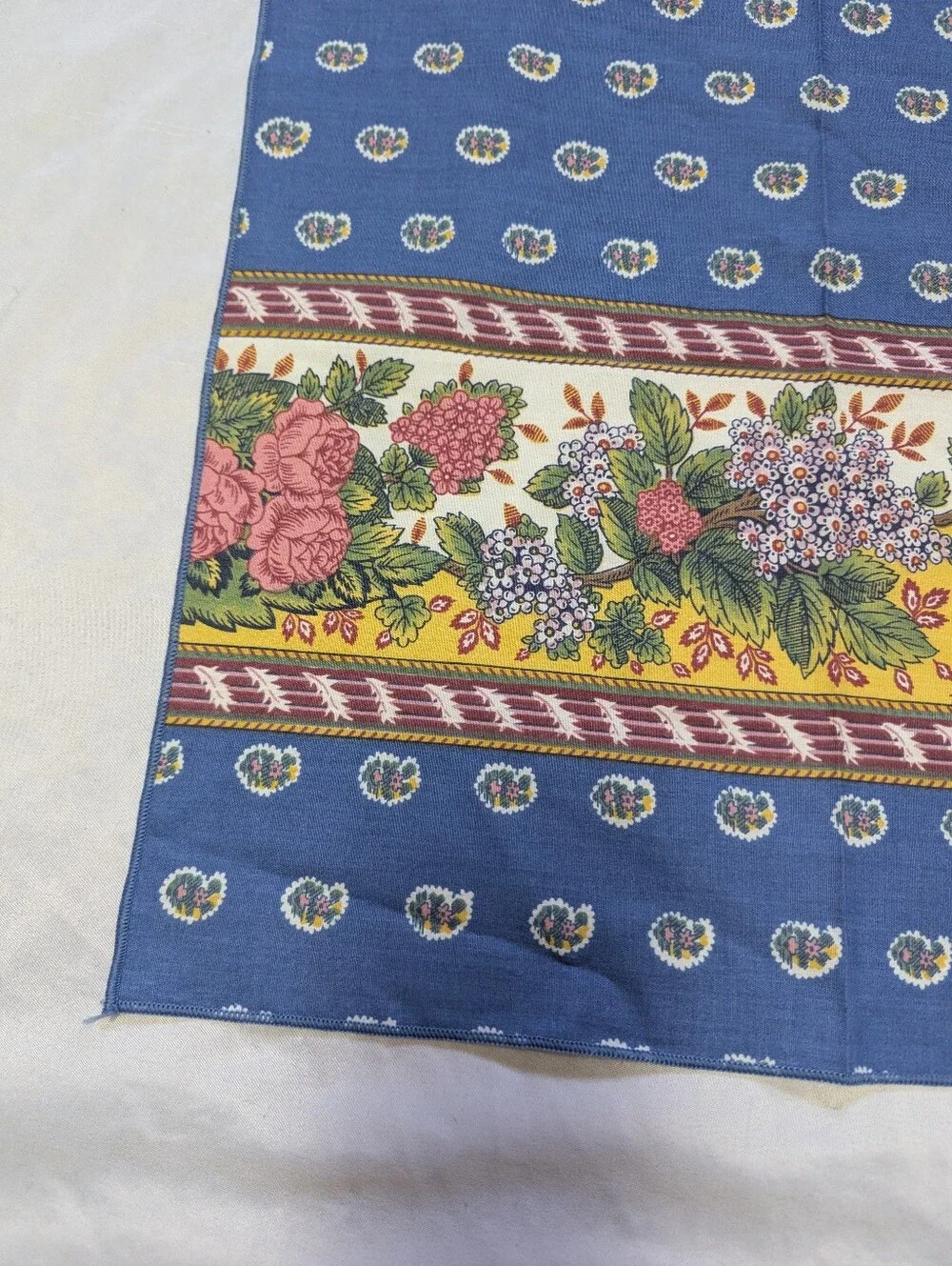 Set Of 5 Vintage Floral Prairie Cottagecore Granny Fabric Napkins 16.5